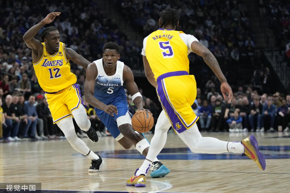 球迷们不禁 球迷们不禁